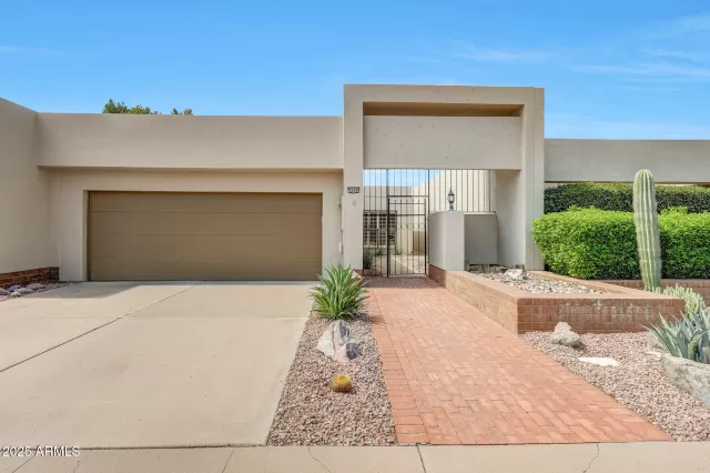 MLS: 6913460 Condo For Sale