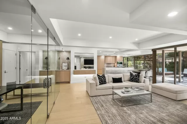 MLS: 6913624 Condo For Sale