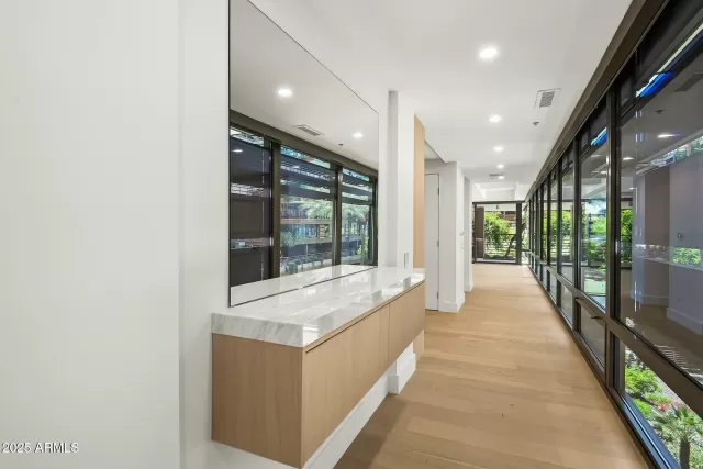 MLS: 6913627 Condo For Sale