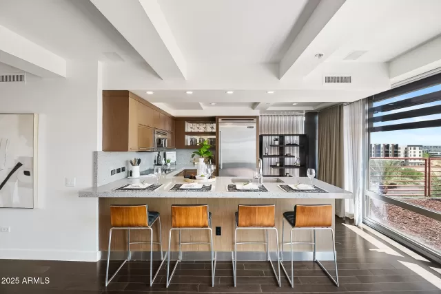 MLS: 6913644 Condo For Sale