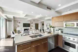 Photo #3: 6913644 Listing 