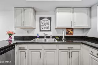 Photo #2: 6913671 Listing