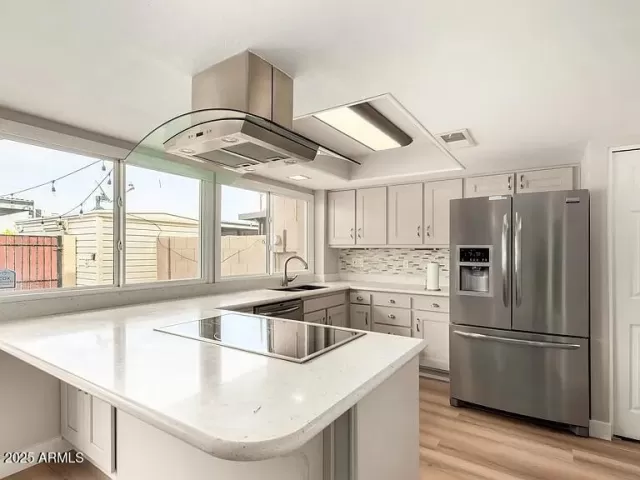 MLS: 6913759 Condo For Sale