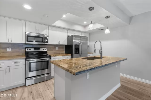 MLS: 6913855 Condo For Sale