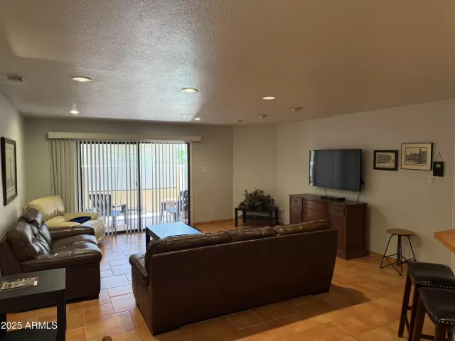 MLS: 6913927 Condo For Sale