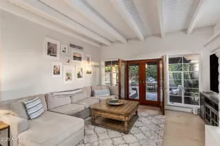 Photo #6: 6914079 Listing