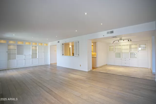 MLS: 6914148 Condo For Sale