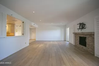 Photo #6: 6914148 Listing