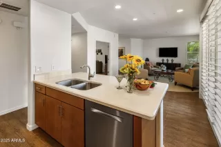 Photo #2: 6914155 Listing