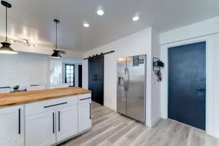 Photo #5: 6914160 Listing