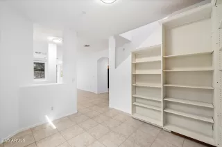 Photo #5: 6914178 Listing