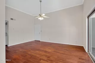 Photo #4: 6914179 Listing