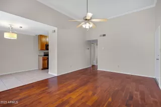 Photo #5: 6914179 Listing