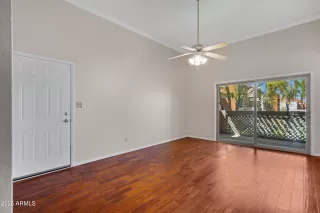 Photo #6: 6914179 Listing