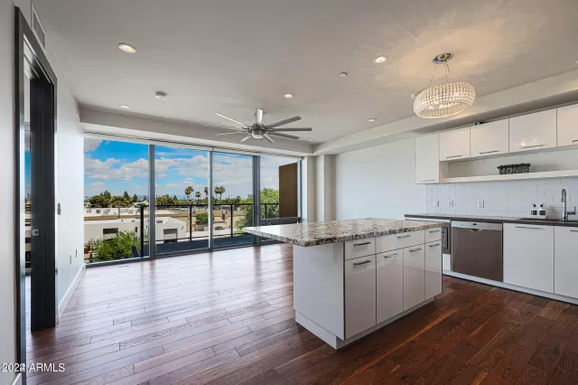 MLS: 6914266 Condo For Sale
