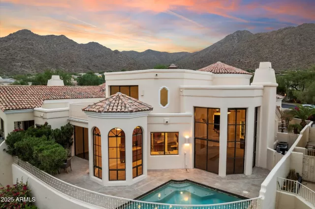 MLS: 6914481 Condo For Sale