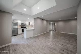 Photo #5: 6914528 Listing