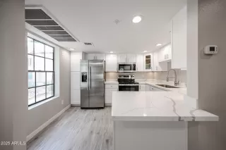 Photo #6: 6914528 Listing