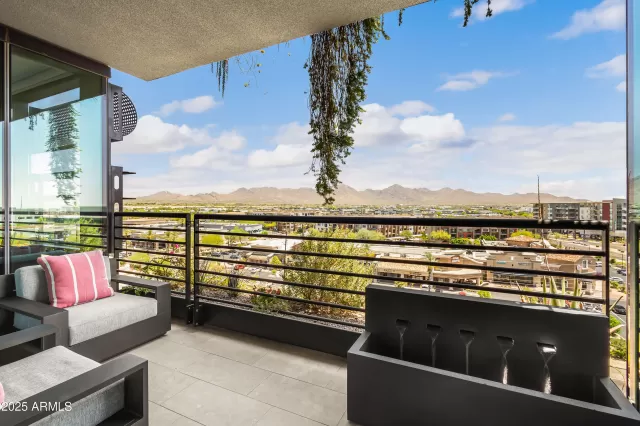 MLS: 6914578 Condo For Sale
