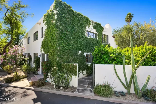 MLS: 6914586 Condo For Sale