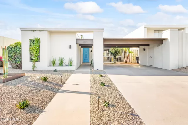 MLS: 6914601 Condo For Sale