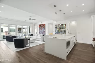 Photo #4: 6914605 Listing