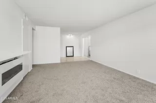 Photo #4: 6914622 Listing