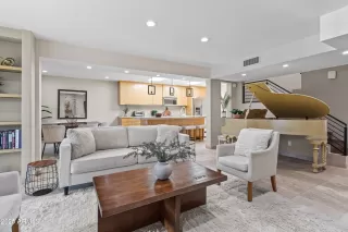 Photo #5: 6915027 Listing