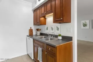 Photo #5: 6915216 Listing