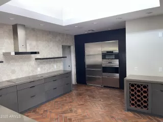 Photo #5: 6915268 Listing