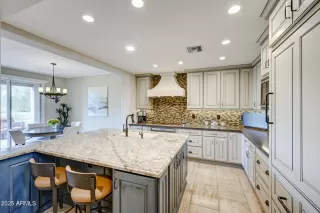 Photo #4: 6915396 Listing