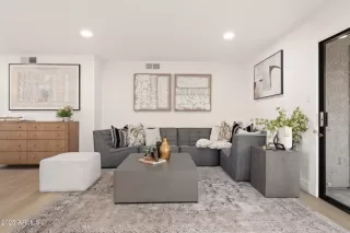 Photo #5: 6915572 Listing