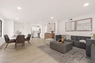 Photo #6: 6915572 Listing