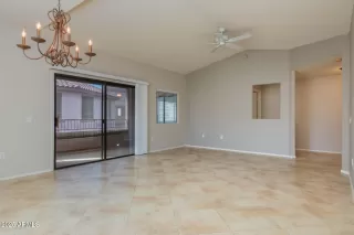 Photo #4: 6915702 Listing
