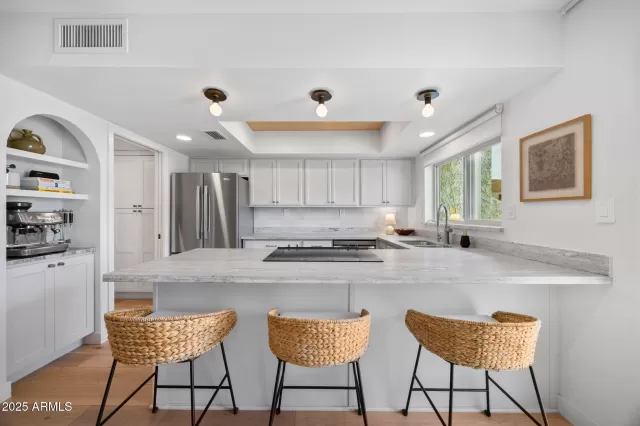 MLS: 6915738 Condo For Sale