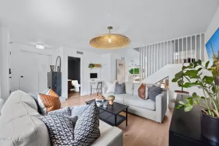 Photo #3: 6915738 Listing