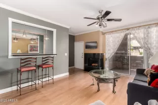 Photo #5: 6915750 Listing