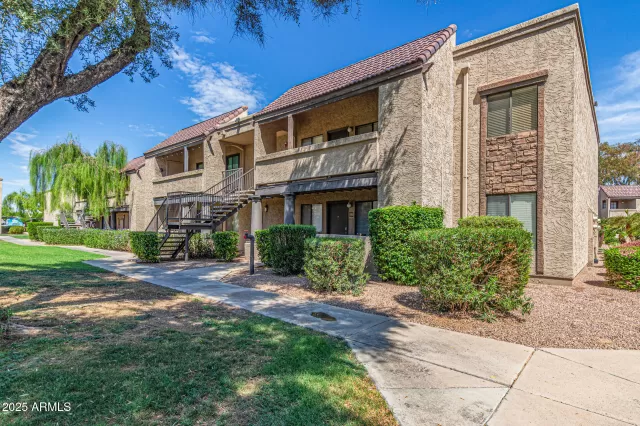 MLS: 6915785 Condo For Sale