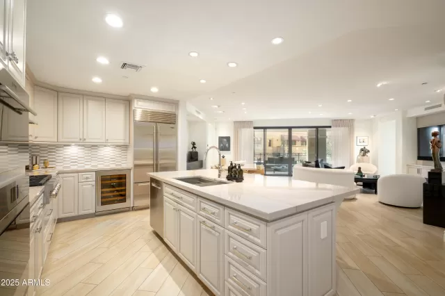 MLS: 6915828 Condo For Sale