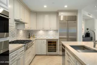 Photo #3: 6915828 Listing