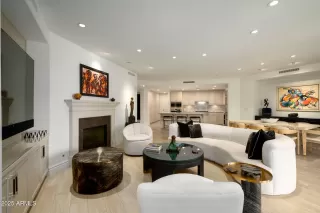 Photo #6: 6915828 Listing