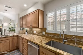 Photo #5: 6915864 Listing