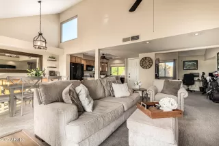 Photo #4: 6915886 Listing