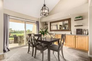 Photo #5: 6915886 Listing