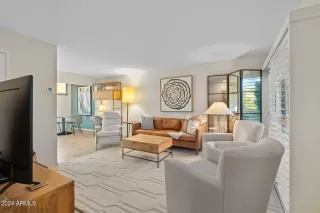 Photo #4: 6915916 Listing