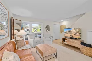 Photo #5: 6915916 Listing