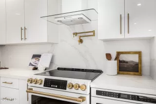 Photo #3: 6916033 Listing