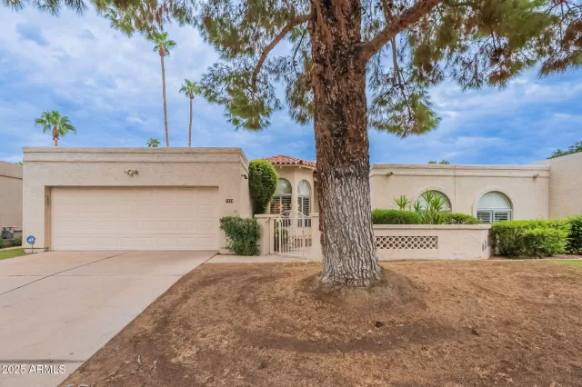 MLS: 6916133 Condo For Sale