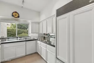 Photo #5: 6916133 Listing