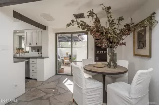 Photo #5: 6916169 Listing